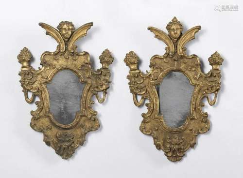 MANIFATTURA DEL XVIII SECOLO A pair of carved and gilt