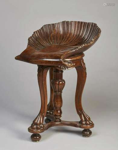 MANIFATTURA VENEZIANA DEL XIX SECOLO Walnut carved and