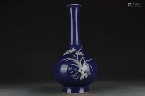 清雍正蓝釉堆白花卉纹赏瓶