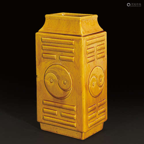 清中期  黄釉八卦方瓶 瓷器
