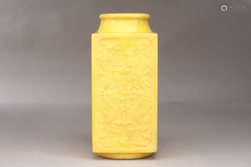 黃釉龍紋四方瓶