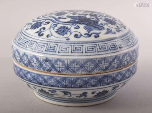 A CHINESE BLUE AND WHITE PORCELAIN CIRCULAR BOX AND COVER, t...