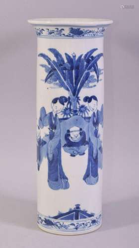 A GOOD CHINESE BLUE AND WHITE PORCELAIN SLEEVE VASE, painted...