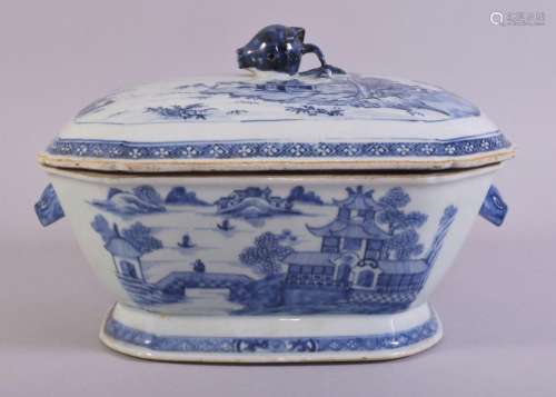 A CHINESE BLUE AND WHITE PORCELAIN TUREEN AND COVER, decorat...