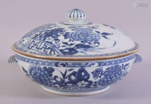 A CHINESE BLUE AND WHITE PORCELAIN CIRCULAR TUREEN AND COVER...