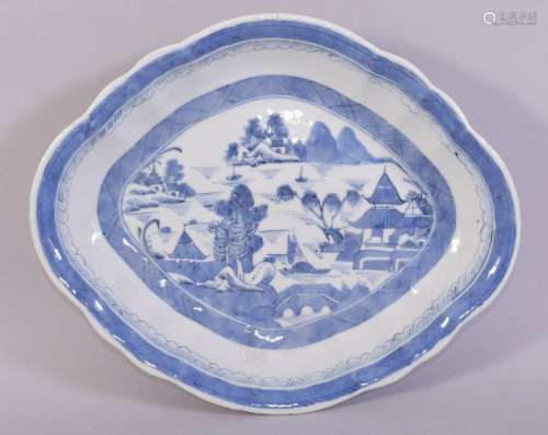 A CHINESE BLUE AND WHITE PORCELAIN DISH, the centre painted ...