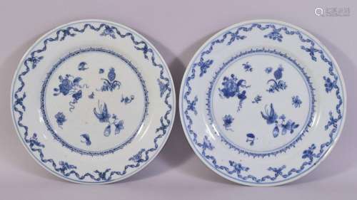 A PAIR OF CHINESE BLUE AND WHITE PORCELAIN PLATES, painted w...
