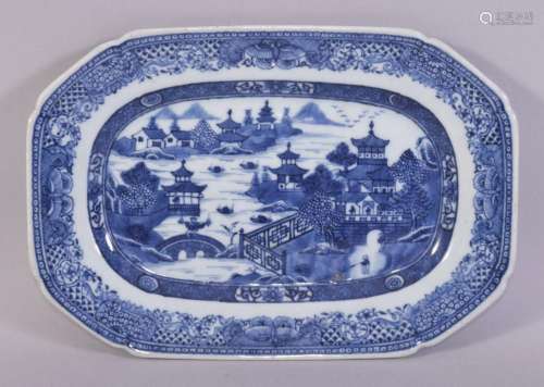 A CHINESE BLUE AND WHITE RECTANGULAR PORCELAIN DISH, the cen...