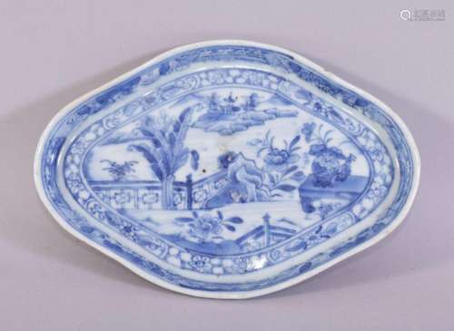 A CHINESE BLUE AND WHITE PORCELAIN DISH, the centre painted ...