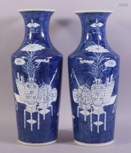 A LARGE PAIR OF CHINESE BLUE AND WHITE PORCELAIN VASES, pain...