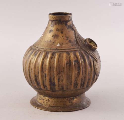 A 18TH CENTURY MUGHAL BRASS HUQQA BASE, with a ribbed body, ...
