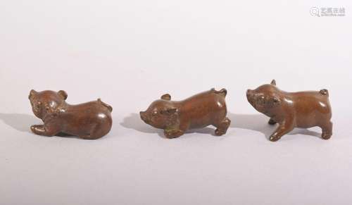 THREE JAPANESE BRONZE MODEL PIGS - THREE LITTLE PIGS - 2.5cm