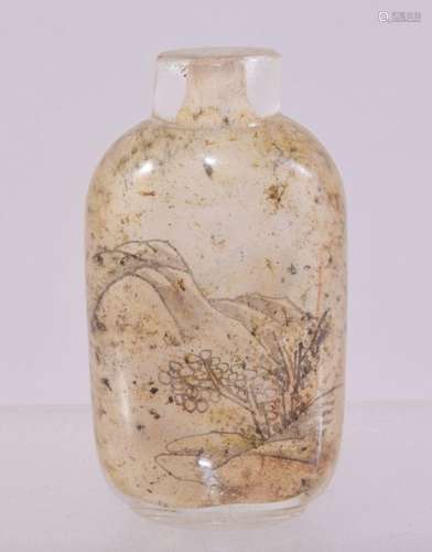 A CHINESE REVERSE PAINTED GLASS SNUFF BOTTLE, 6cm high.