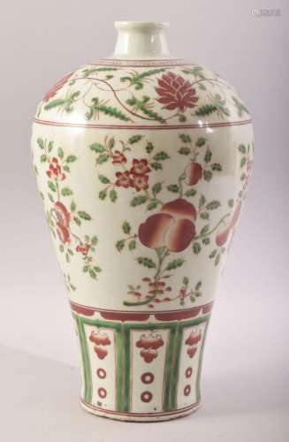 A CHINESE MING STYLE SANCAI MEIPING PORCELAIN VASE - decorat...