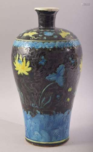 A CHINESE MING STYLE FAHUA MEIPING PORCELAIN VASE - decorate...