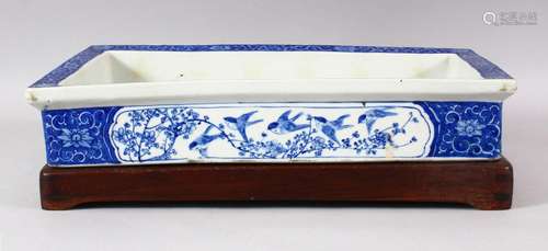 A 19TH CENTURY JAPANESE BLUE & WHITE PORCELAIN PLANTER &...