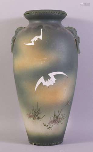 A LARGE AND UNUSUAL JAPANESE BATS VASE, with two moulded zoo...