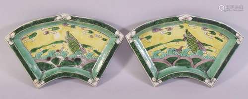 A PAIR OF CHINESE FAMILLE VERTE PORCELAIN DISHES, each paint...