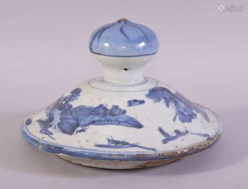 A LARGE CHINESE BLUE AND WHITE MING PORCELAIN URN COVER, inn...