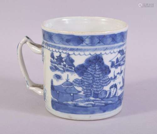 A CHINESE BLUE AND WHITE PORCELAIN MUG / TANKARD, painted wi...