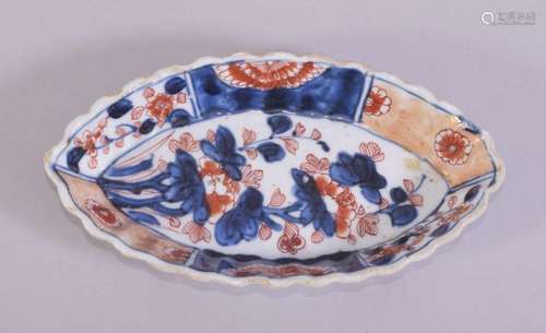 A SMALL JAPANESE IMARI PORCELAIN TRAY, painted with flowers,...