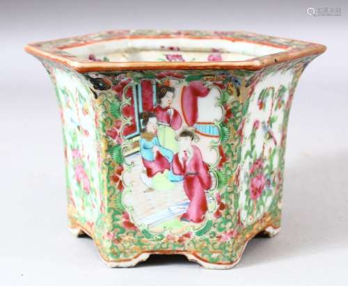 A SMALL CHINESE CANTON PORCALAIN JARDINIERE, painted with pa...