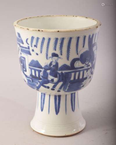 A CHINESE BLUE & WHITE PORCELAIN STEM CUP / GOBLET - Dec...