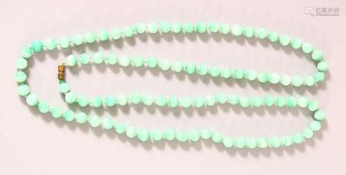 A CHINESE JADEITE BEADED NECKLACE, each bead approx. 7mm.