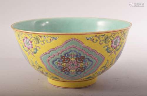 A CHINESE FAMILLE ROSE PORCELAIN BOWL - decorated with panel...