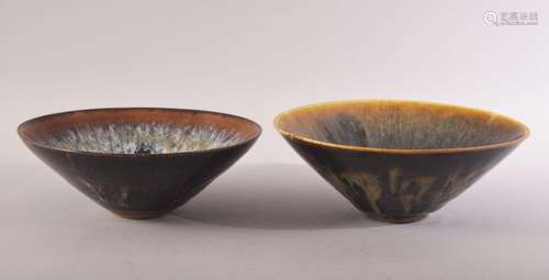 TWO CHINESE JIZHOU KILN GLAZED POTTERY BOWLS, 15.5cm and 16c...