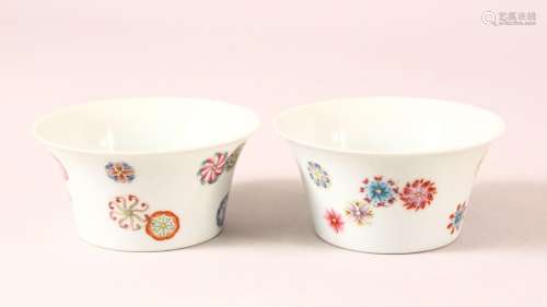 A PAIR OF CHINESE REPUBLIC STYLE FAMILLE ROSE PORCELAIN TEA ...