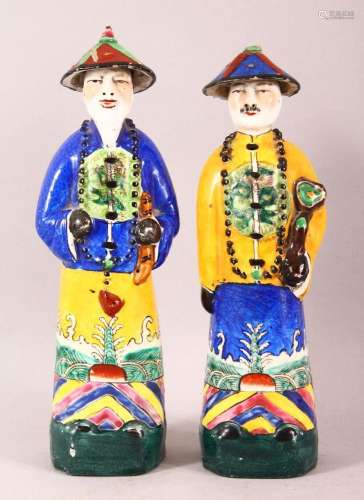 A PAIR OF 20TH CENTURY CHINESE FAMILLE ROSE PORCELAIN OFFICI...