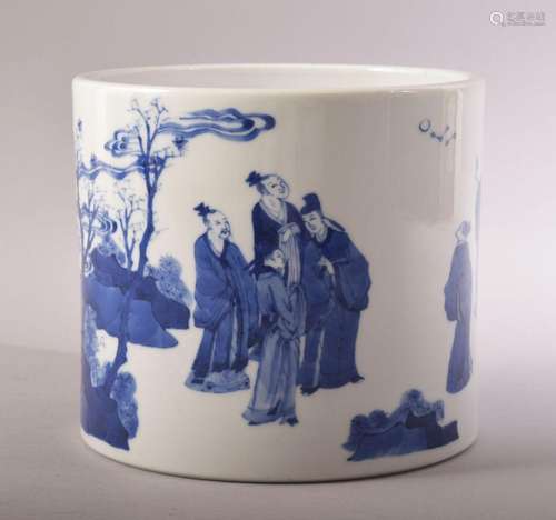 A GOOD CHINESE BLUE AND WHITE PORCELAIN BRUSH POT, decorated...