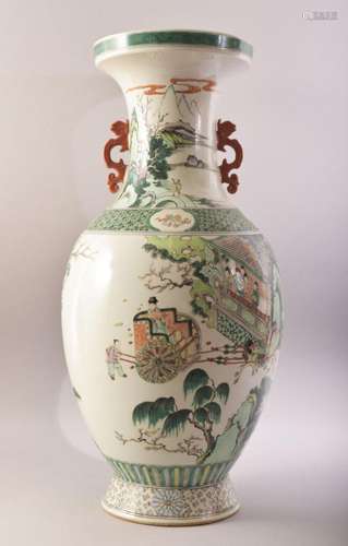 A LARGE CHINESE FAMILLE VERTE TWIN HANDLE PORCELAIN VASE, de...