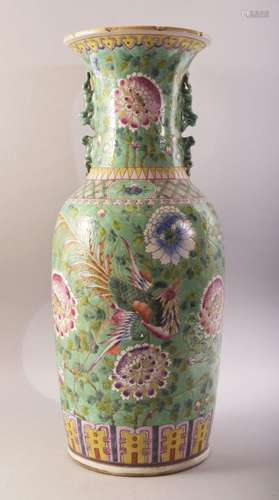 A GOOD LARGE CHINESE TURQUOISE GROUND / FAMILLE ROSE PORCELA...