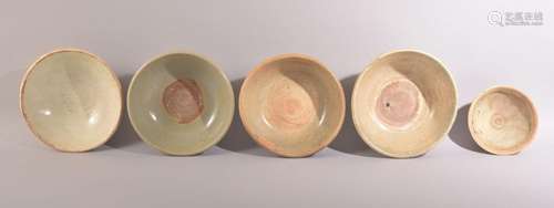 FIVE CHINESE EARTHENWARE POTTERY BOWLS, various sizes (5).