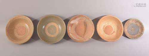 FIVE CHINESE EARTHENWARE POTTERY BOWLS, various sizes (5).