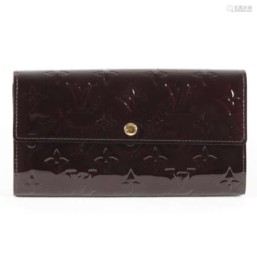 A Louis Vuitton amaranth Monogram Vernis leather wallet