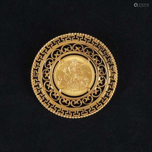 A 18kt. gold round brooch