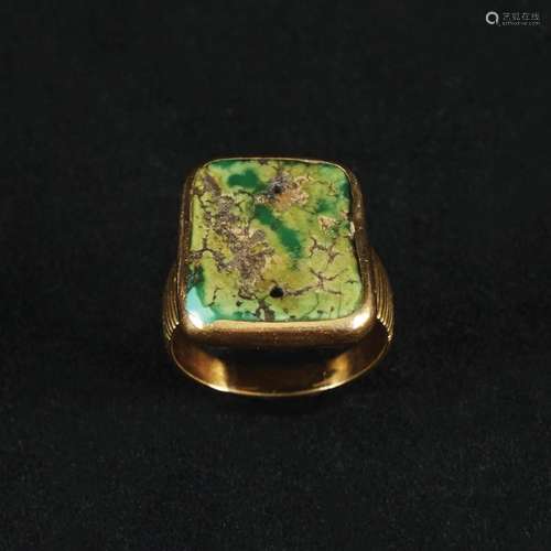 A 18kt. gold ring with turquoise