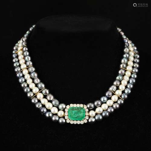 A pearls necklace with emerald, diamonds and 18kt. gold clas...