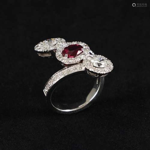 A 18kt. gold ring with a 0,97ct. Burma ruby