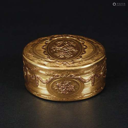 A French 18kt. gold oval snuff Box, Paris, XVIII century