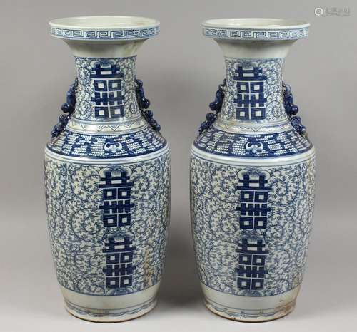 A PAIR OF CHINESE BLUE AND WHITE VASES. 23ins high.