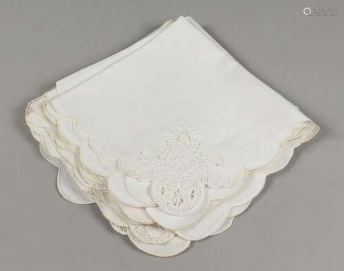 TWELVE WHITE NAPKIN CLOTHS.