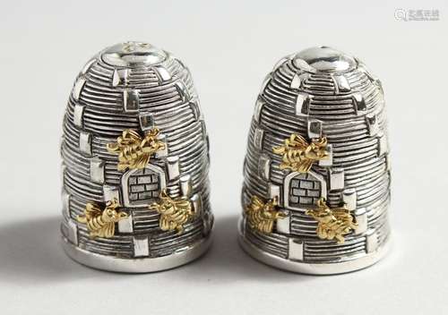 A PAIR OF .800 BEEHIVE SALT AND PEPPERS.