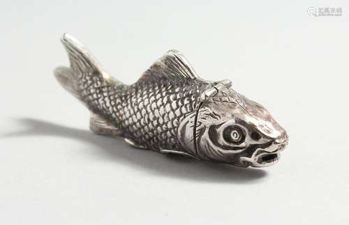 A HEAVY SILVER NOVELTY FISH VESTA.