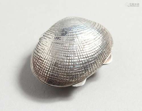 A NOVELTY SILVER CLAM VESTA.