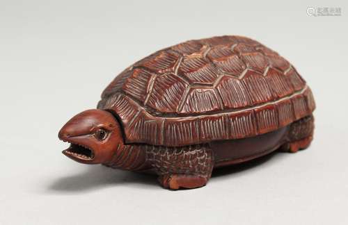 A SMALL JAPANESE CARVED WOOD TURTLE BOX Signed, 5ins long.