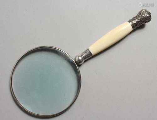 A LARGE IVORY SILVER MOUNTED MAGNIFYING GLASS.